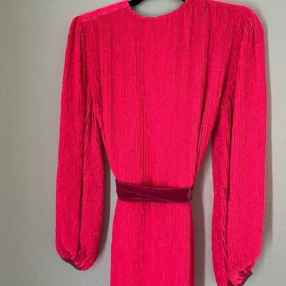 RETROFÊTE Audrey neon pink sequined wrap dress - Picture 6 of 9